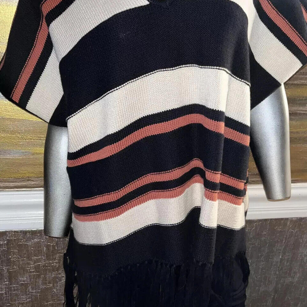 Sanctuary Poncho Style Desert V-neck Fringe Bottom  Pullover Sweater Size S/M